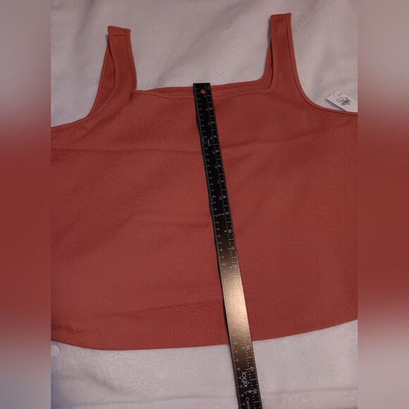 Old Navy Ultra-Crop Rib-Knit Tank Top NWT - Picture 3 of 5